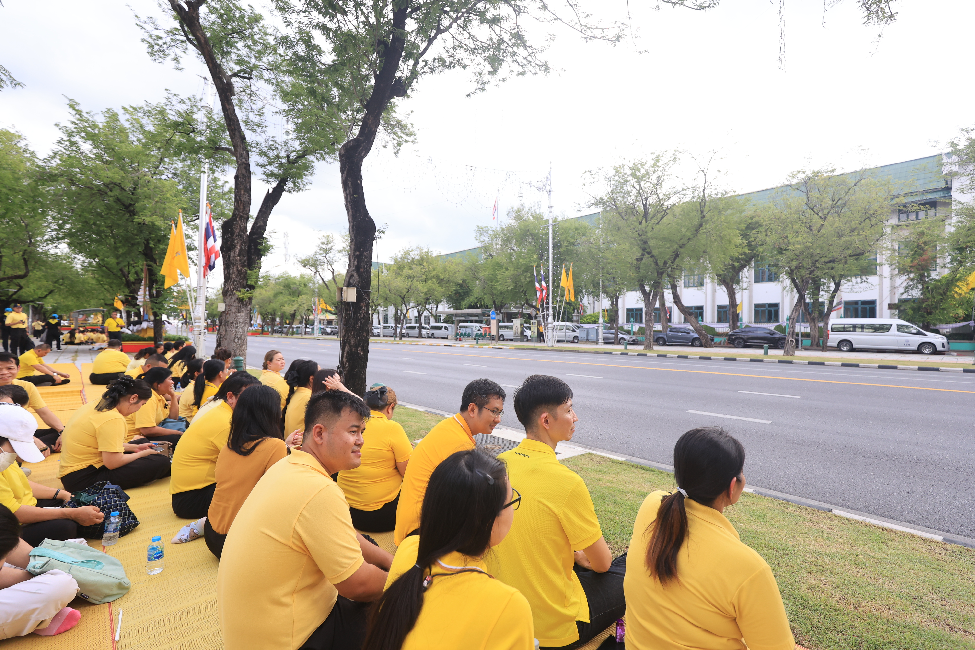 title - ส.ป.ก. ร่วมเฝ้ารับเสด็จฯ พระบาทสมเด็จพระเจ้าอยู่หัว และ สมเด็จพระนางเจ้า ฯ พระบรมราชินี เนื่องในโอกาสเสด็จพระราชดำเนินไปในการ พระราชพิธีเฉลิมพระชนมพรรษา 28 กรกฎาคม 2569